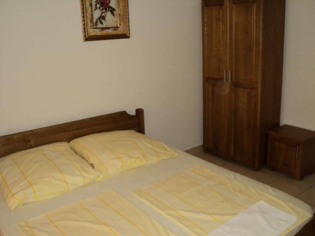 Guesthouse Sun Hostel Будва Екстер'єр фото