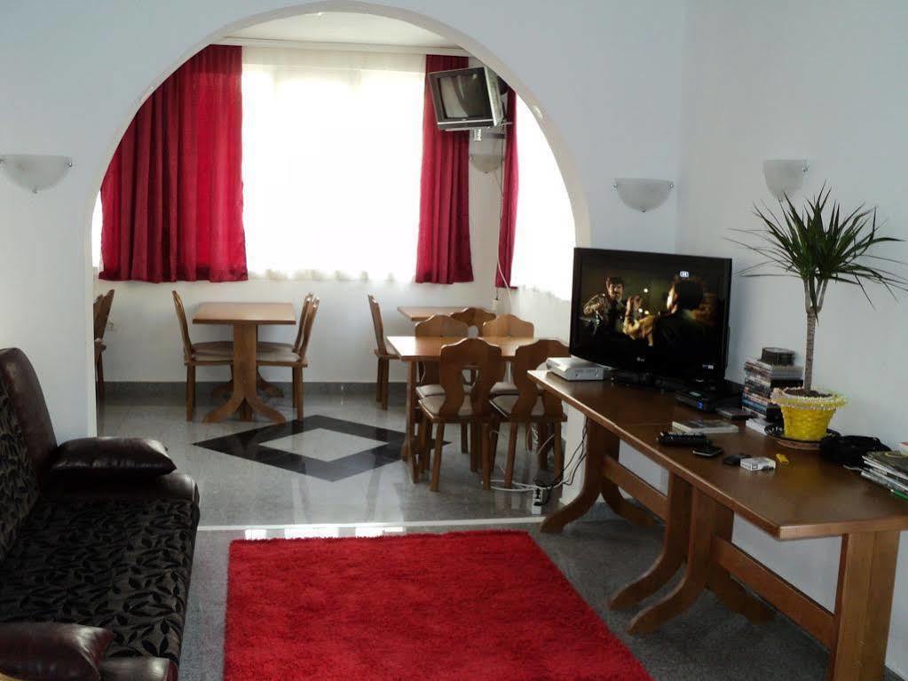 Guesthouse Sun Hostel Будва Екстер'єр фото